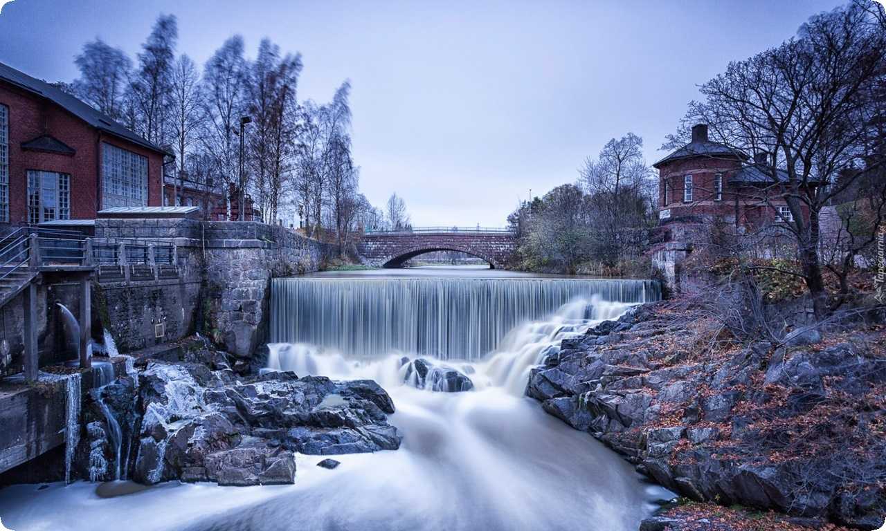 Финляндия - это северная страна с уникальной культурой и прекрасной природой. Здесь люди живут в гармонии с окружающей средой, что делает эту страну одной из самых счастливых в мире.