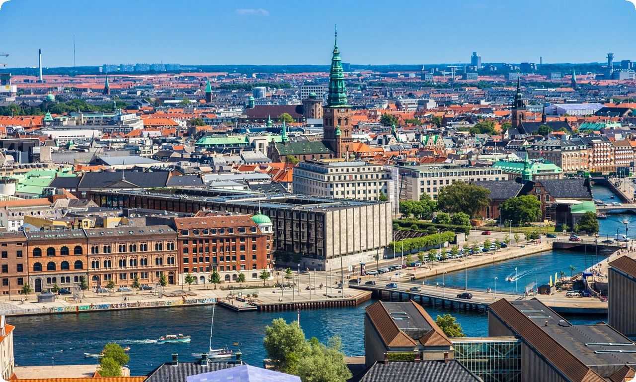 Дания - это страна, где каждый может найти свою счастливую точку. Будь то отдых на пляже или погружение в культурную жизнь городов, здесь есть все, что нужно для полноценной и счастливой жизни.