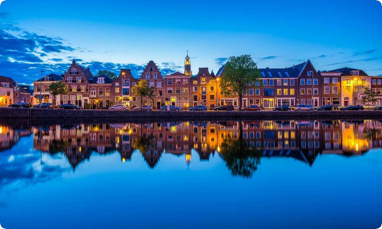 Нидерланды - это счастливая страна, где люди живут в гармонии друг с другом и с природой. Здесь можно насладиться уникальной культурой, высоким уровнем жизни и комфортным образом жизни.