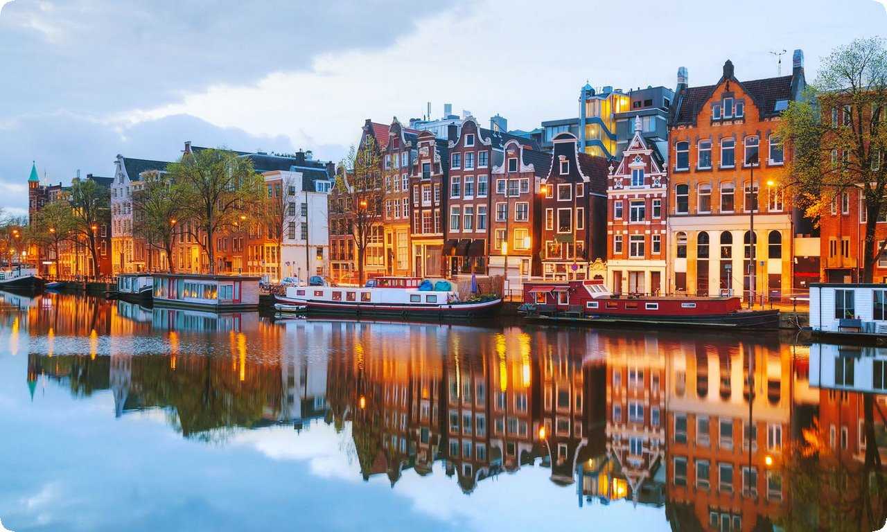 Нидерланды - это каналы, мосты и комфортный образ жизни. Эта страна известна своей культурой и высоким уровнем жизни.