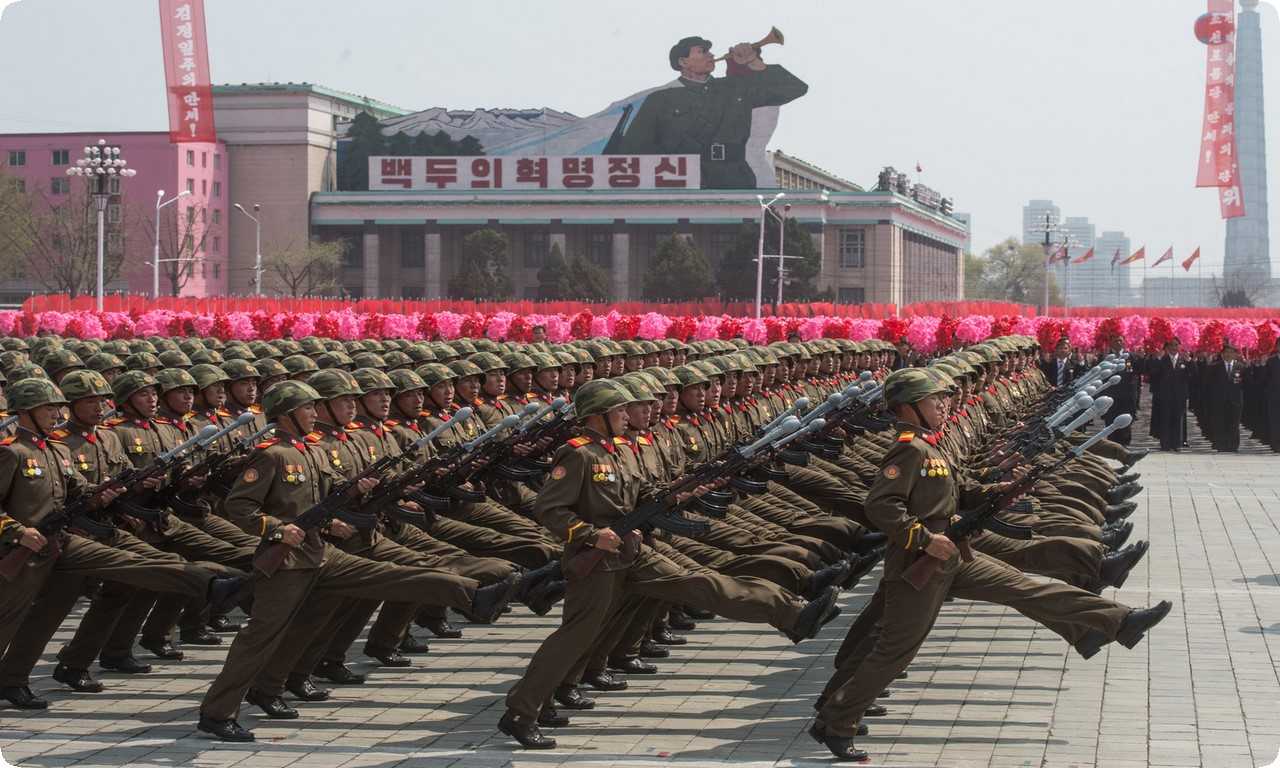 Жестокость и беспощадность северокорейской армии были задокументированы множеством отчетов о нарушениях прав человека, связанных с ее деятельностью.