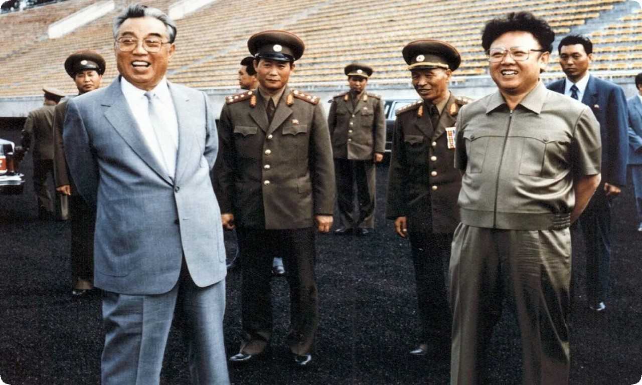 В Северной Корее культ личности Ким Ир Сена поддерживается пантеоном, на котором изображен портрет лидера, а также его идеологией, которая служит руководством для всех граждан страны.