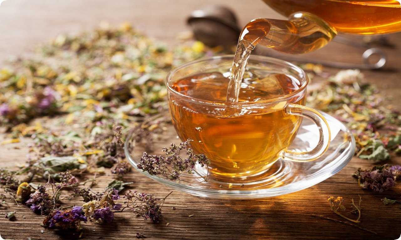 Чай появился в Китае в III веке до нашей эры и сначала употреблялся в качестве лекарства и стимулятора. В XIII веке начались первые экспортные поставки, а в XVII веке чай стал популярным в Европе благодаря британским торговцам.
