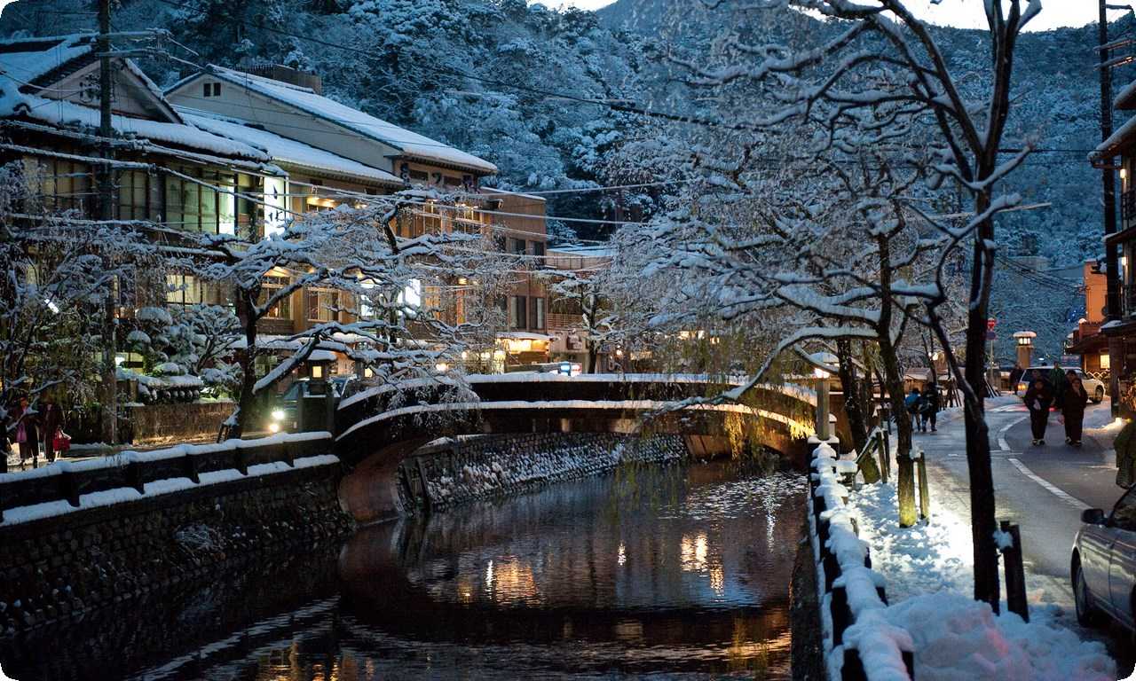Киносаки - идеальное место для расслабления и наслаждения красивой природой, традиционной кухней и горячими источниками, которые привлекают туристов со всего мира.