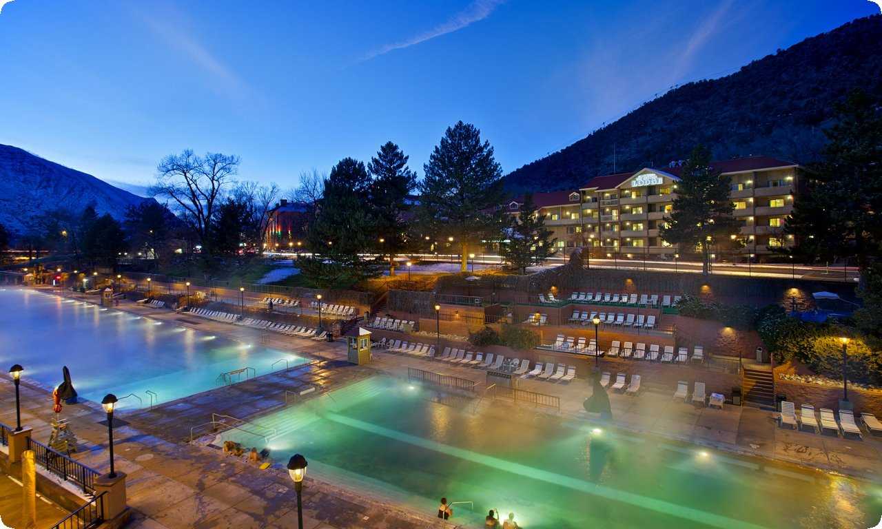 Гленвуд-Спрингс - курортный город в штате Колорадо, известный своими горячими источниками с минеральной водой.