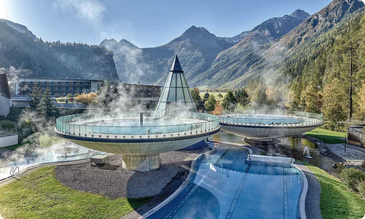 Аква Доме - курортный комплекс в Австрии с горячими источниками и возможностями для релаксации и оздоровления.