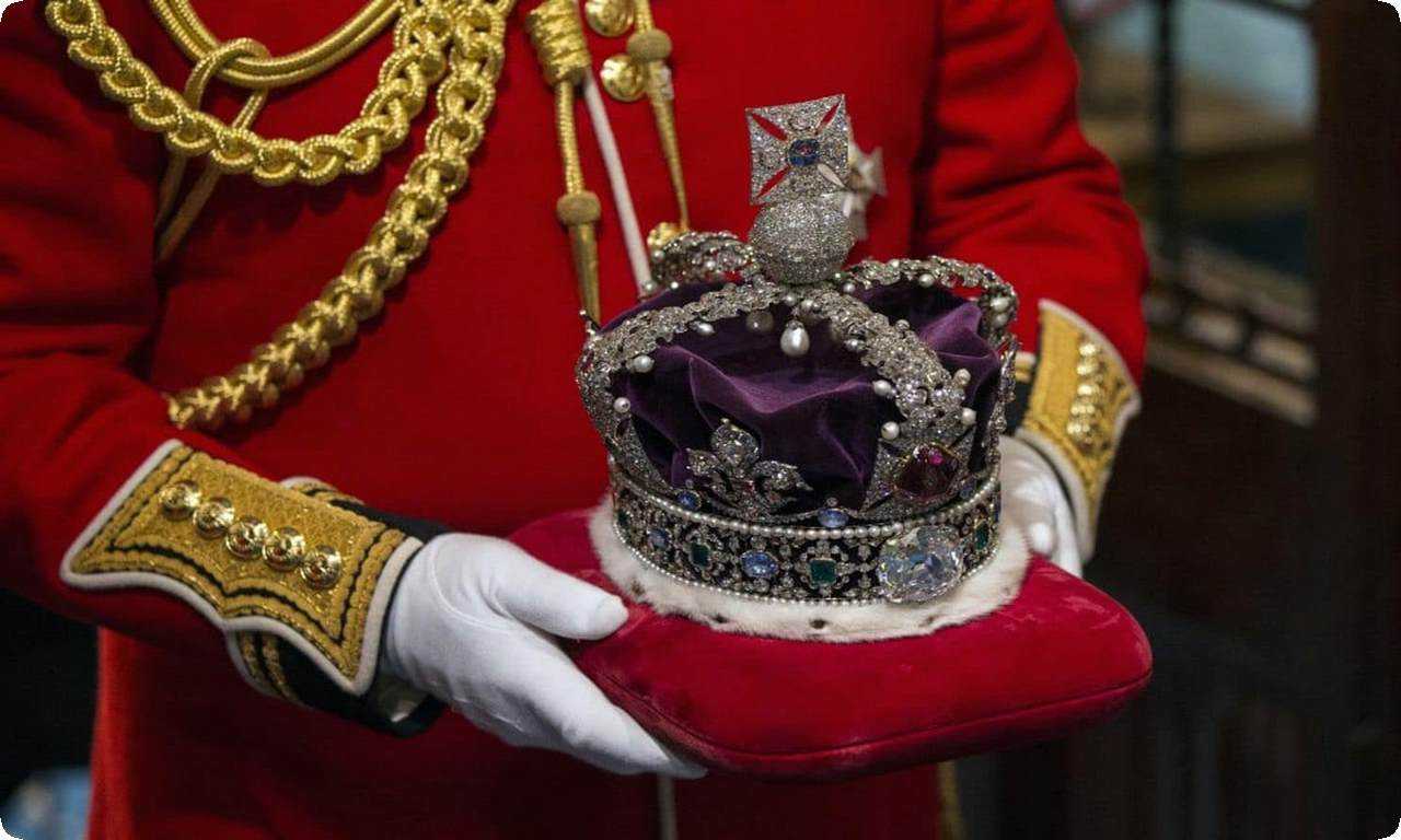 Изображение знаменитых камней Короны, которые хранятся в Лондонском Тауэре