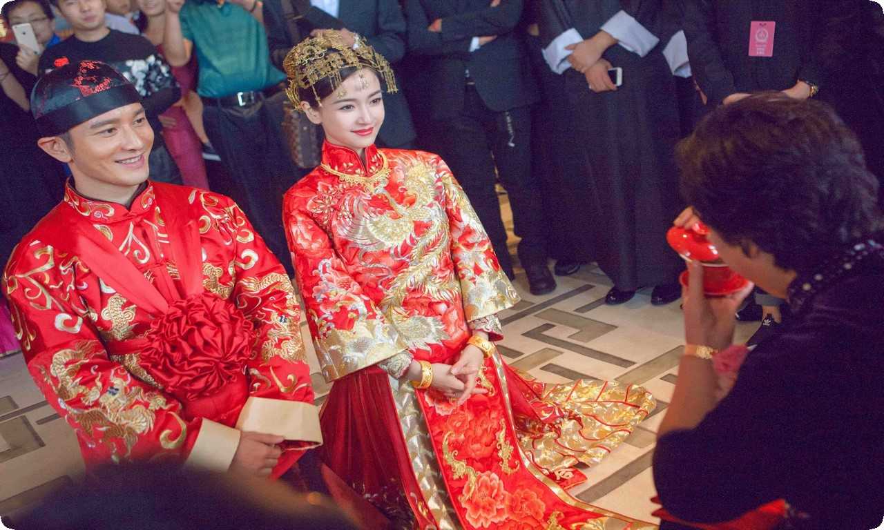 «Чуньлиан» - красное свадебное платье, выбираемое молодоженами в Китае для церемонии зарегистрированного брака.