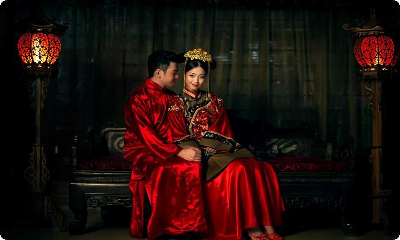 Несмотря на современный подход к выбору свадебного наряда в Китае, красный цвет все еще остается популярным и символизирует удачу и счастье в браке.