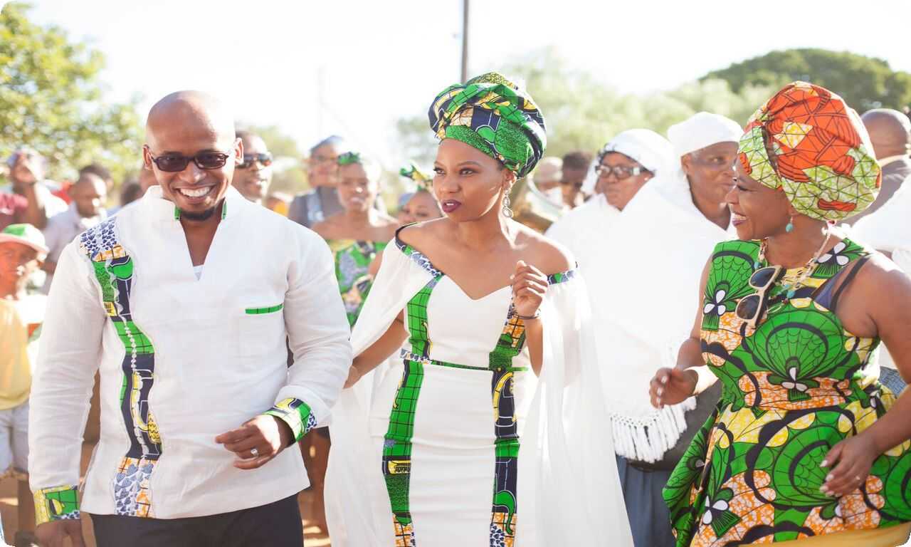 Традиция забоя коровы на свадьбе у зулусов - это уникальная и необычная часть свадебной культуры Южной Африки и соседних стран, которая позволяет собраться вместе и отметить важный день для молодоженов.