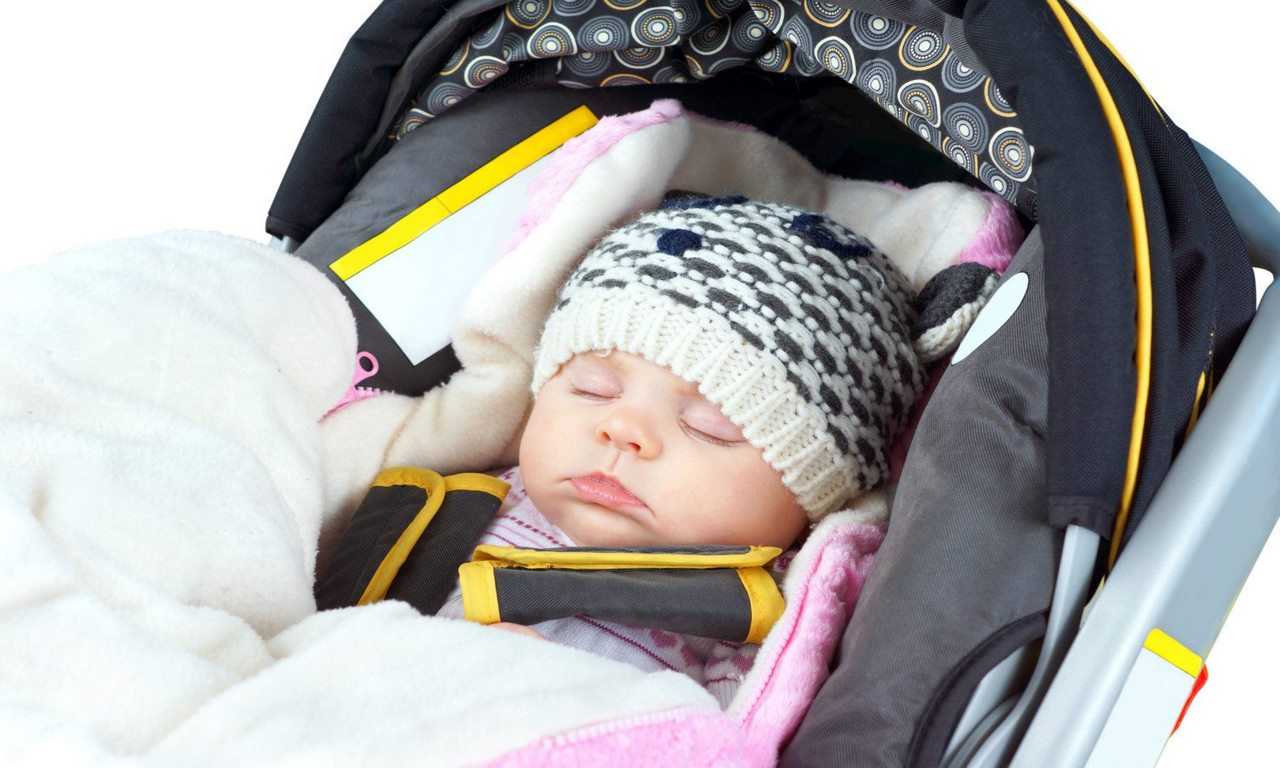 В Норвегии существует традиция "удете-лежак", при которой младенцы спят на улице в специальных ящиках даже в холодную погоду, что считается полезным для их здоровья.