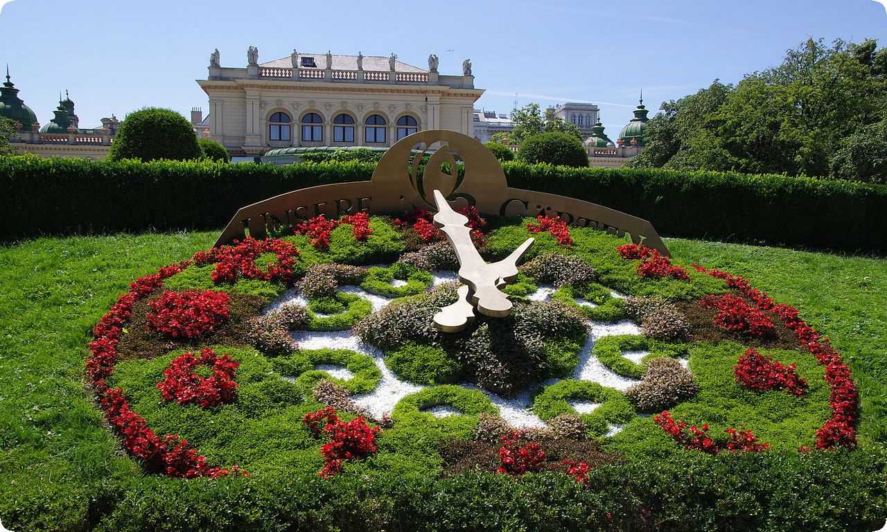 Городской парк - одно из самых красивых мест в Вене. Здесь можно увидеть множество редких растений и животных.