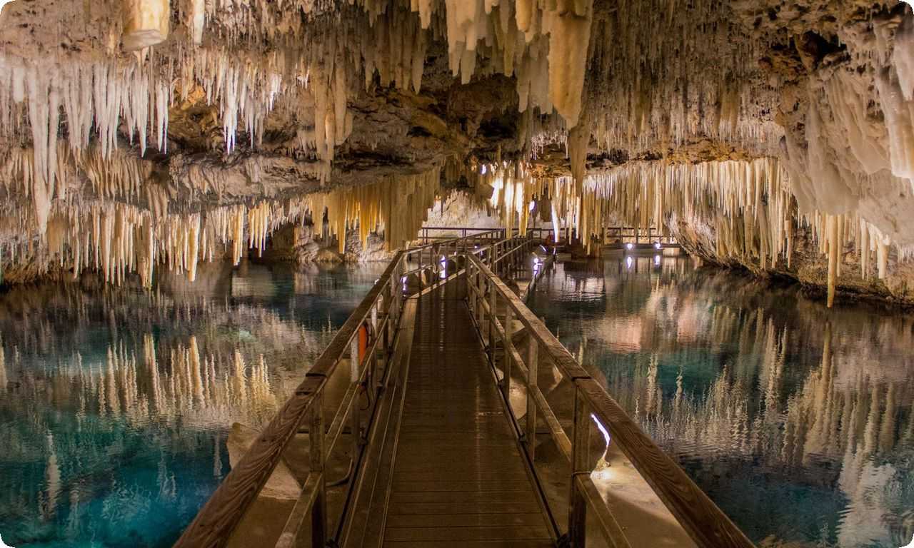 Пещера кристаллов в Мексике - дом самых больших кристаллов на Земле, созданных благодаря долгому процессу кристаллизации.