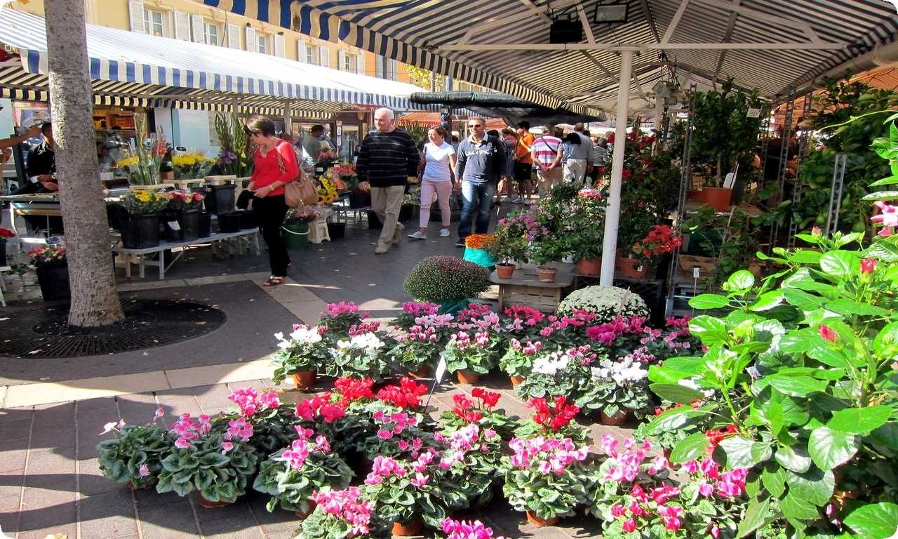 Цветочный рынок Кур-Салея - это место, где вы можете насладиться атмосферой итальянского рынка и пообщаться с продавцами.