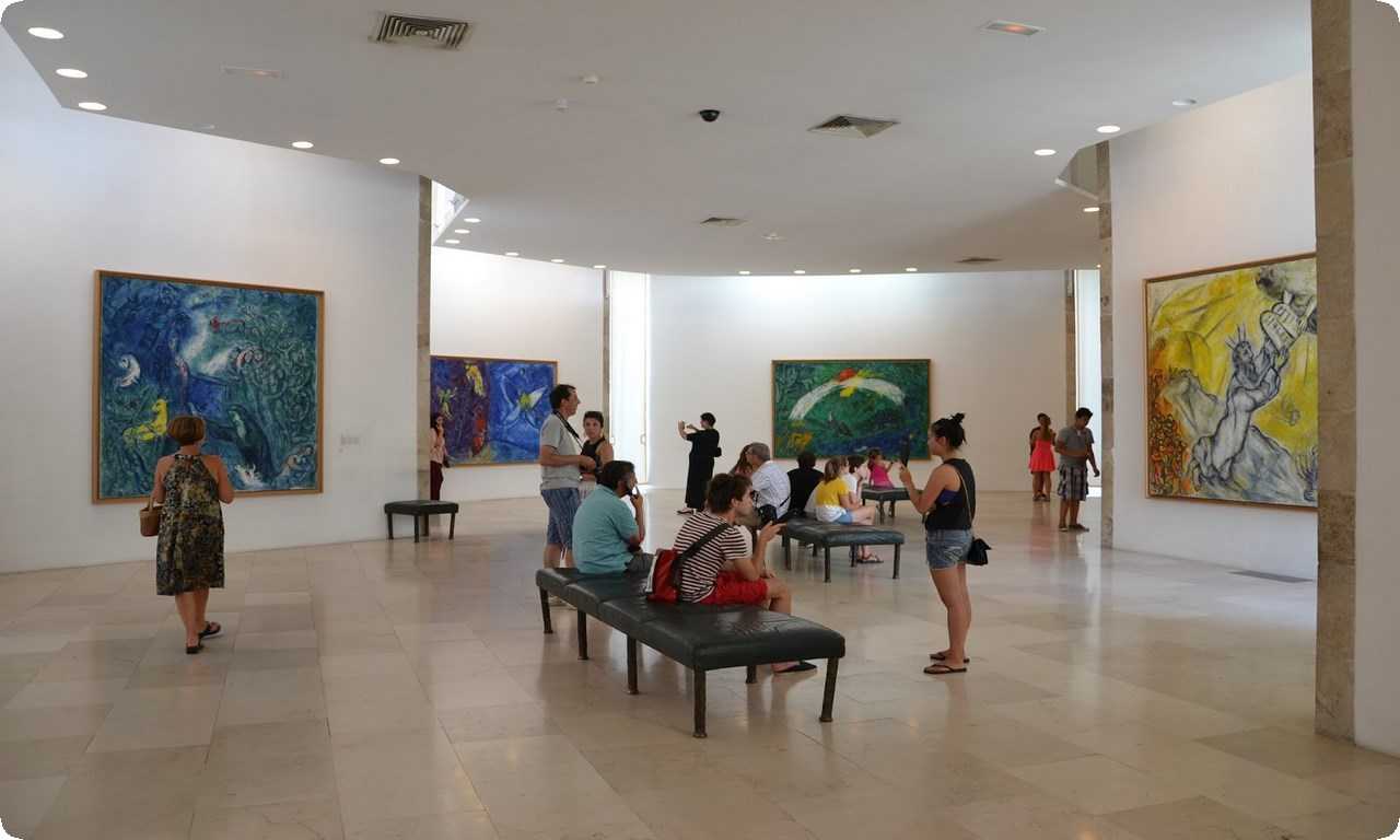 Если вы любите искусство и ищете интересное место для посещения в Ницце, то музей Шагала - это место, которое стоит посетить.