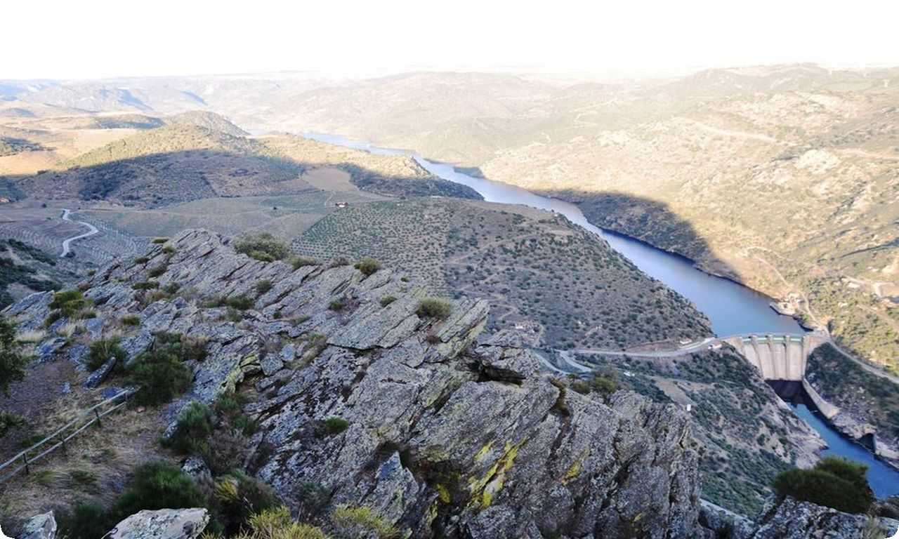 Панорамный вид на горы в природном парке Монтесиньо