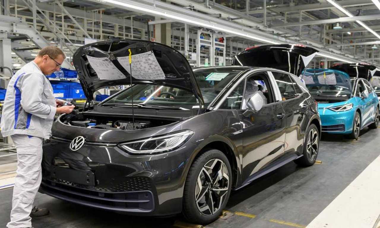 Германия славится своими автомобилями высокого качества и инновационными технологиями, которые вносят большой вклад в мировую автомобильную промышленность.