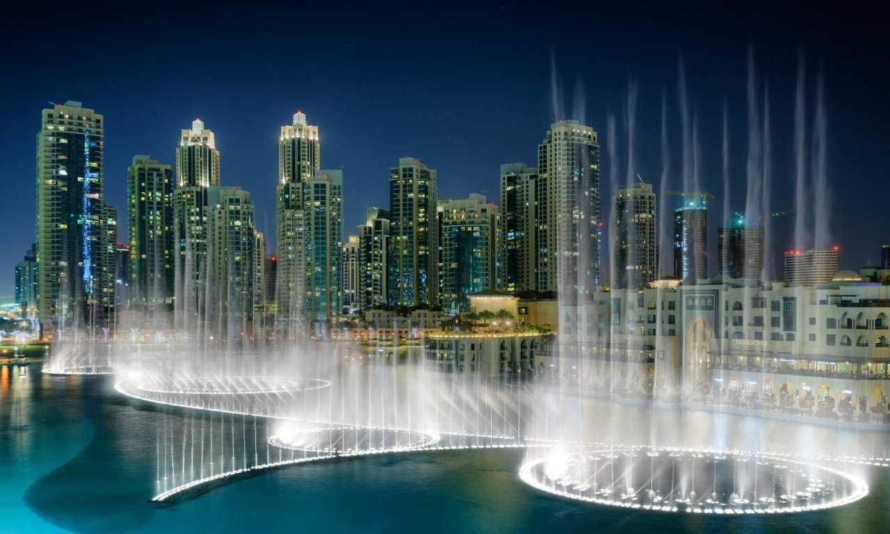 Посещение Дубай Фонтана бесплатное, но за занятие места на площадке для наблюдения нужно заплатить от 20 дирхам (5 долларов США).