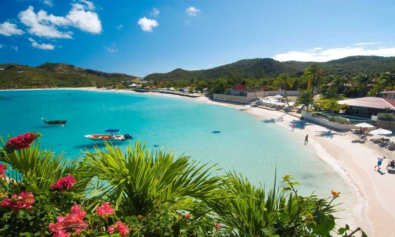 Сент-Бартс - идеальное место для роскошного отдыха на Карибских островах, где вас ждут роскошные виллы, бутик-отели и потрясающие пейзажи.