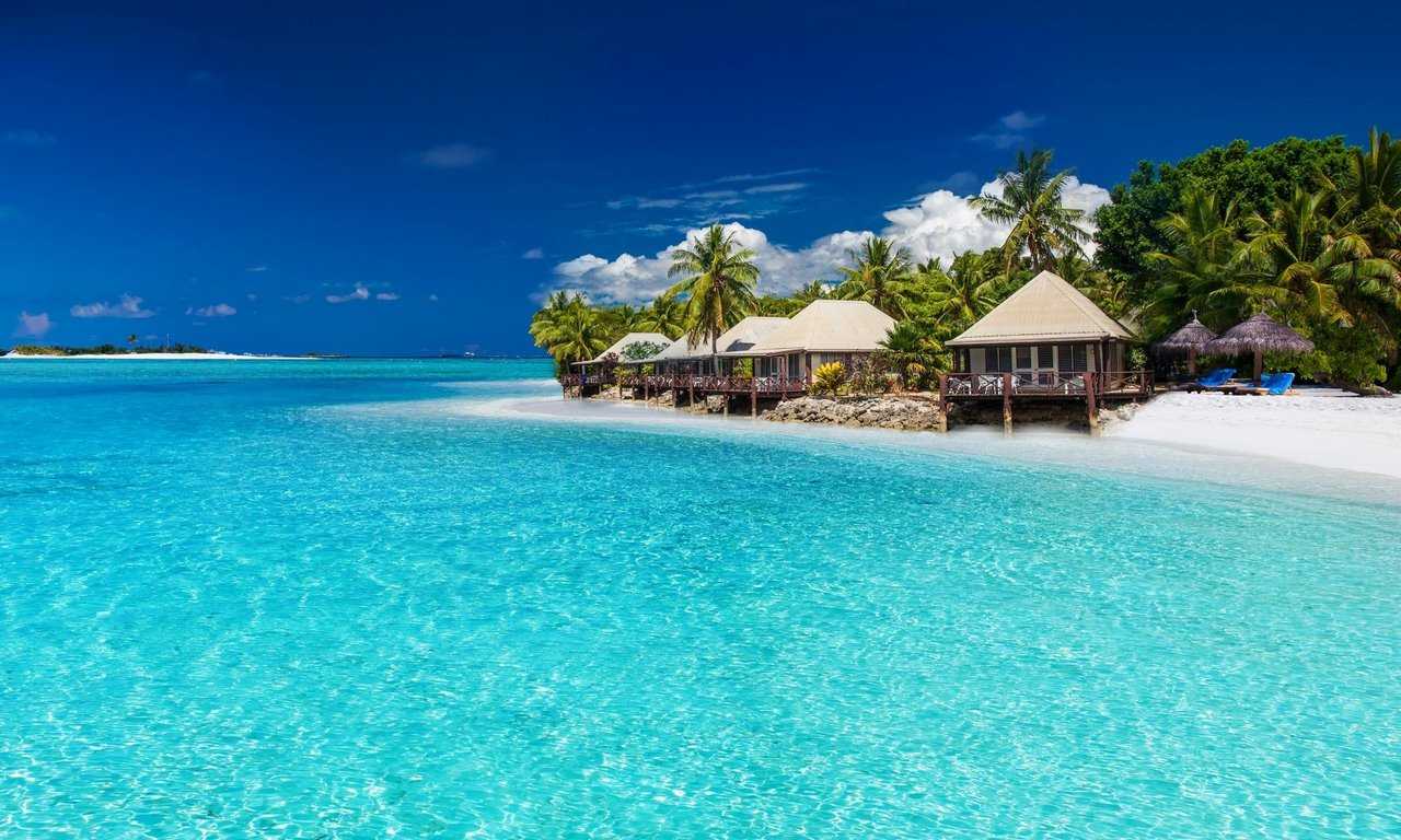 Мальдивы - идеальное место для тех, кто ищет роскошный отдых на тропическом острове, окруженном бирюзовым океаном.
