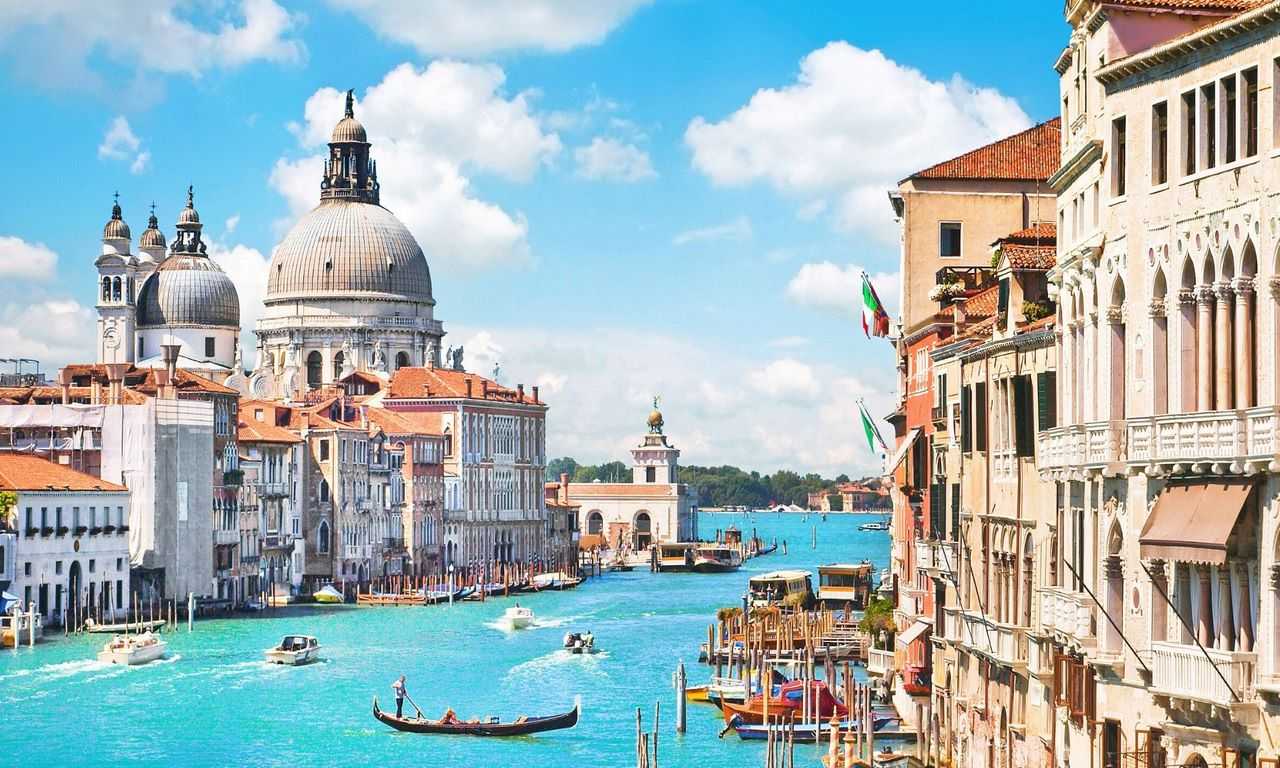 Венеция - идеальное место для роскошного отдыха и отпуска в Италии, где вас ждут роскошные отели, эксклюзивные рестораны и бесконечные возможности для культурных развлечений.