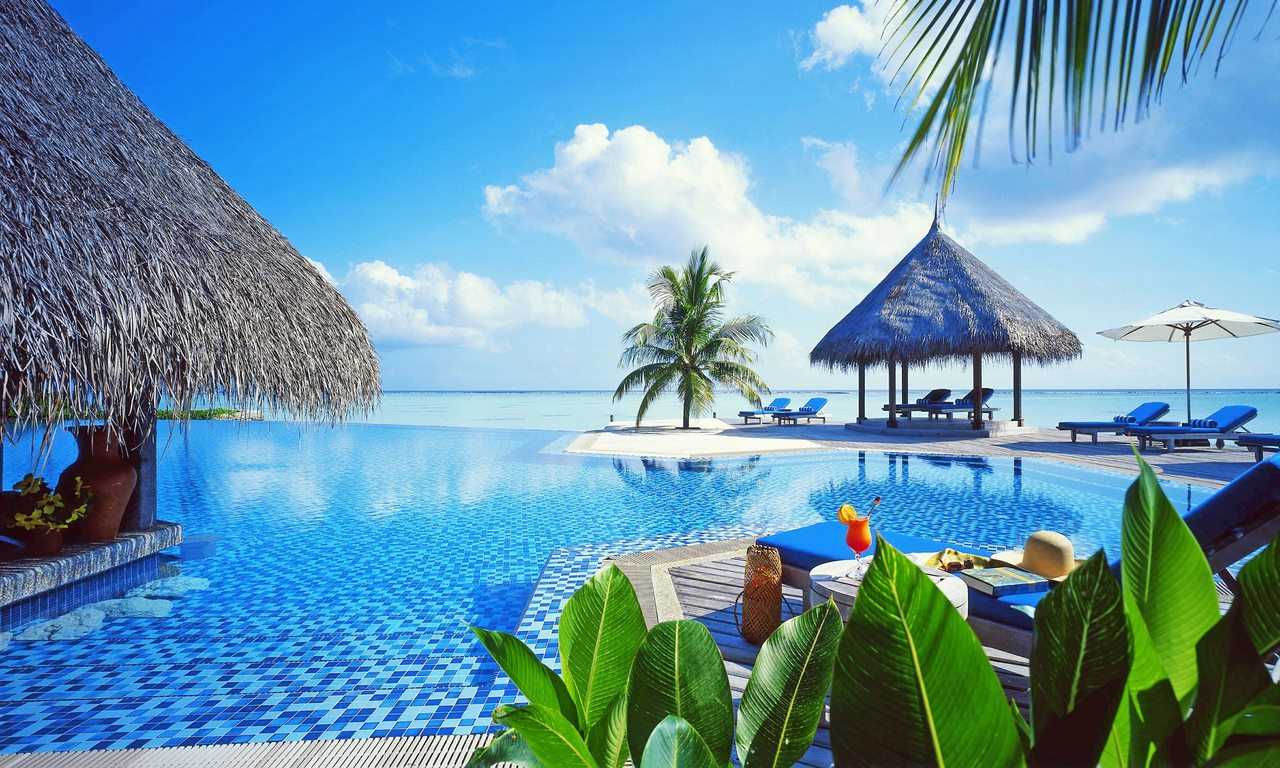 Мальдивы - идеальное место для незабываемого отдыха, насыщенного роскошными курортами, богатыми подводными мирами и кристально чистыми пляжами.
