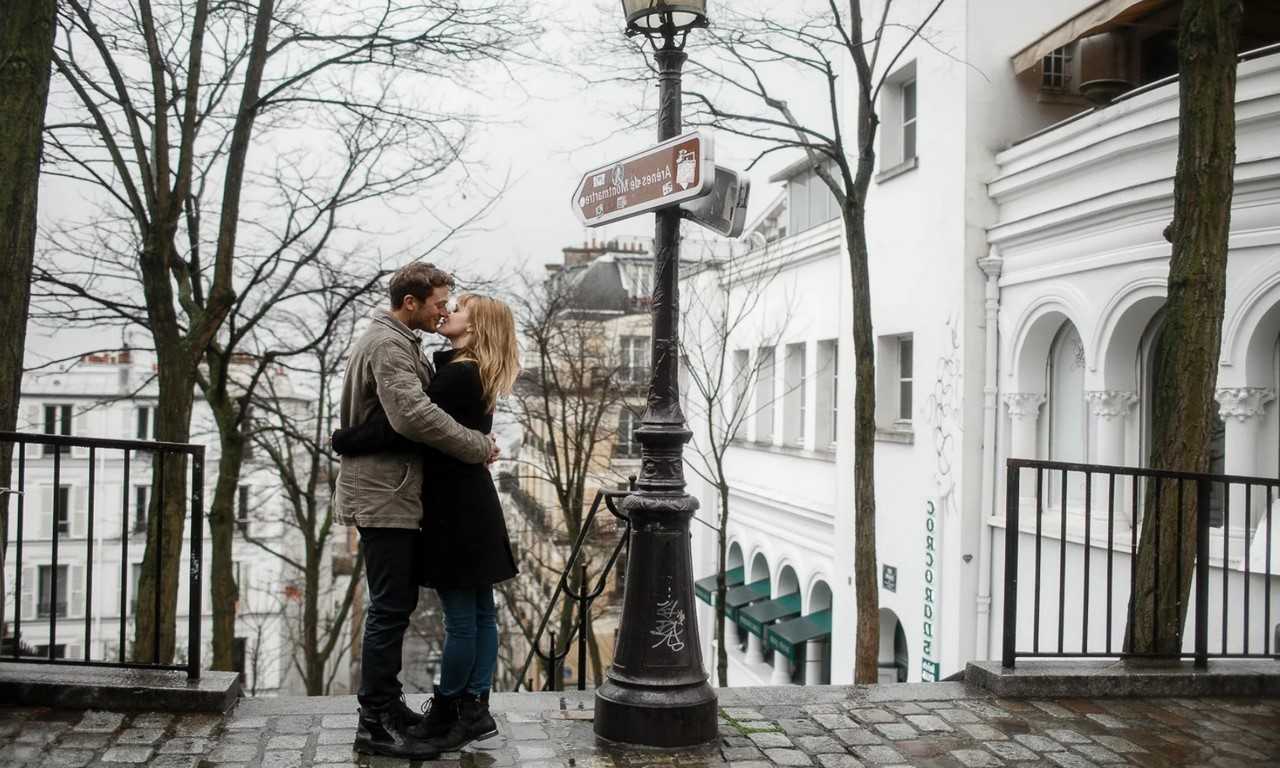 Прогулки по Монмартру - это незабываемый опыт, который оставит яркие впечатления. Прогуливайтесь по узким улочкам, наслаждайтесь уютной атмосферой и замечательными видами на город. Это место прекрасно подойдет для романтических путешествий в Париже.